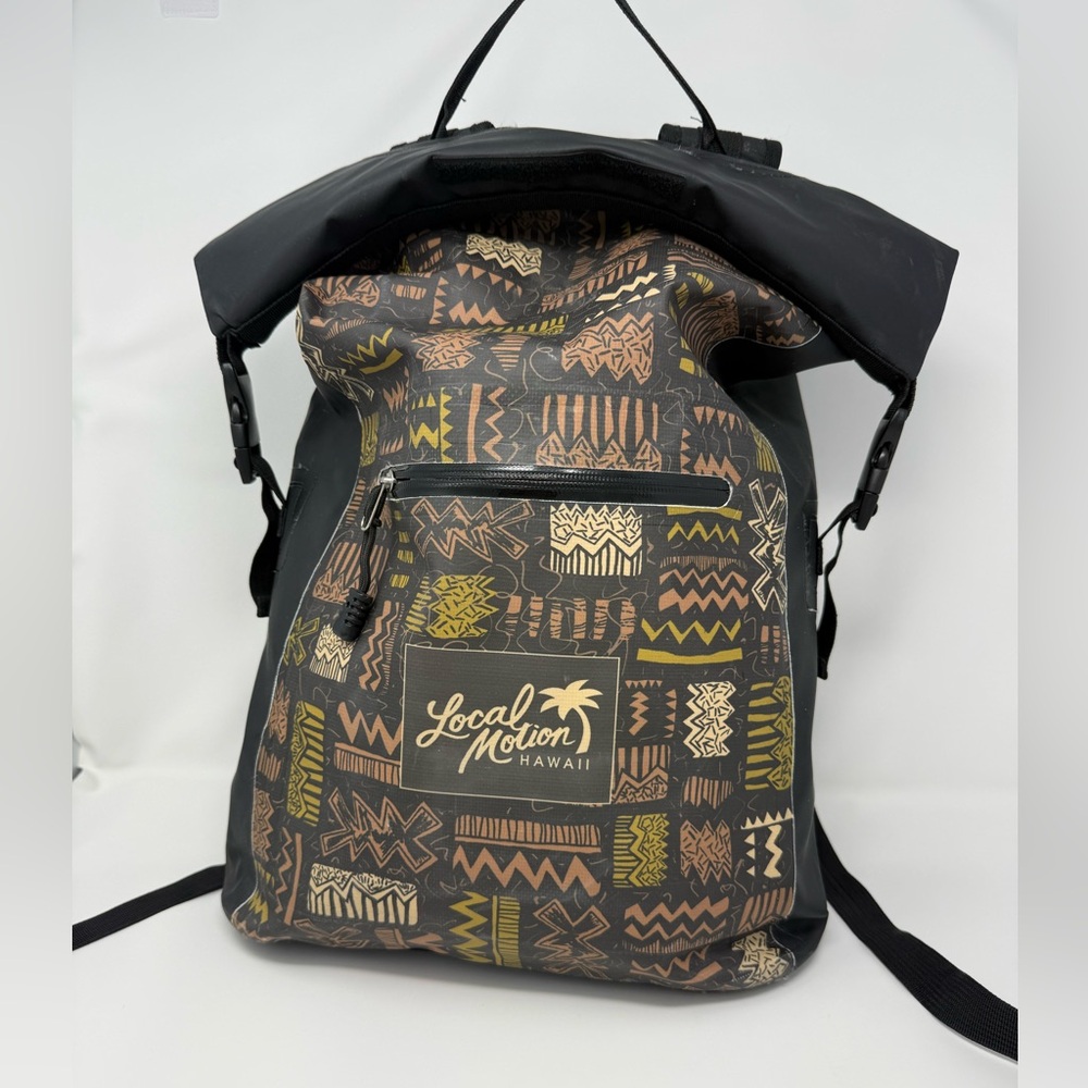 Local Motion Hawai’i Black and Brown Patterned Waterproof Bag - Picture 3 of 15